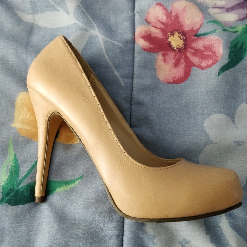 New Tan Round Toed Heel